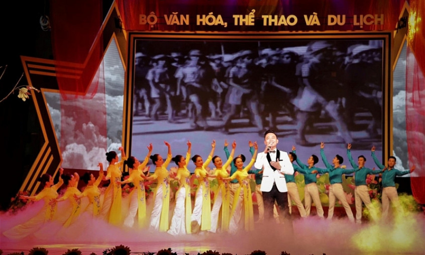 Special art programme celebrate 76th anniversary of August Revolution and National Day