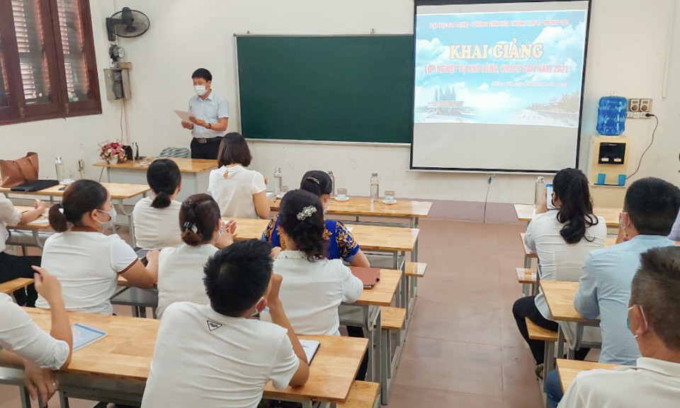 Khai giảng lớp nghiệp vụ nhà hàng, khách sạn tại TP Móng Cái