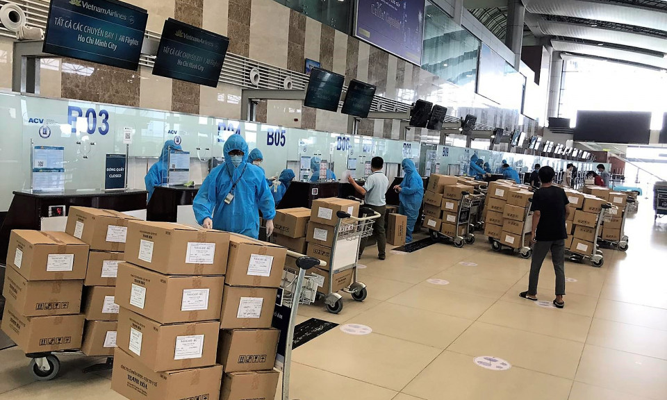 Vietnam Airlines chuyên chở đoàn 1.000 y, bác sĩ vào Nam chi viện chống dịch 