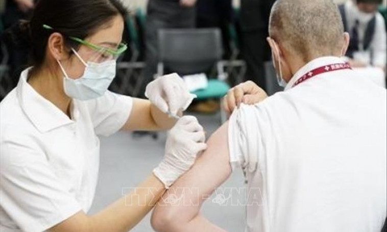 Nhật Bản dùng 13 tỷ USD quỹ dự phòng để mua vaccine và thuốc điều trị