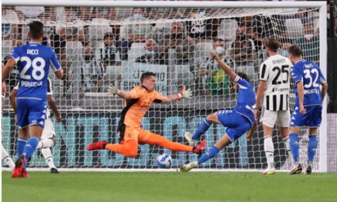 Không Ronaldo, Juve thua bạc nhược trước tân binh Serie A