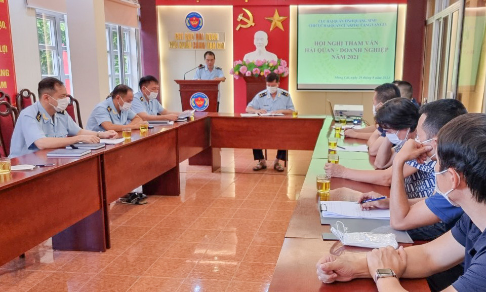 Chi cục Hải quan cửa khẩu cảng Vạn Gia tháo gỡ khó khăn cho doanh nghiệp XNK