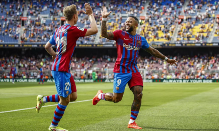Depay lại cứu Barca