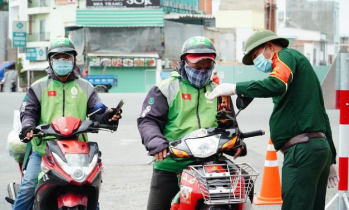 TP Hồ Chí Minh xét nghiệm COVID-19 miễn phí cho shipper