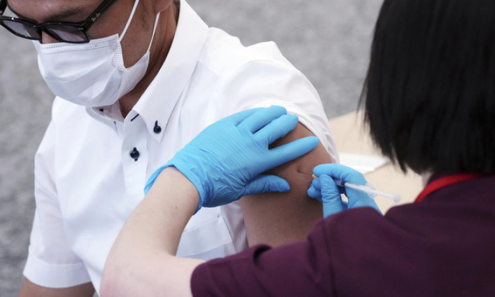 Israel mở rộng chương trình tiêm liều bổ sung, Nhật Bản cân nhắc cho phép tiêm kết hợp các vaccine