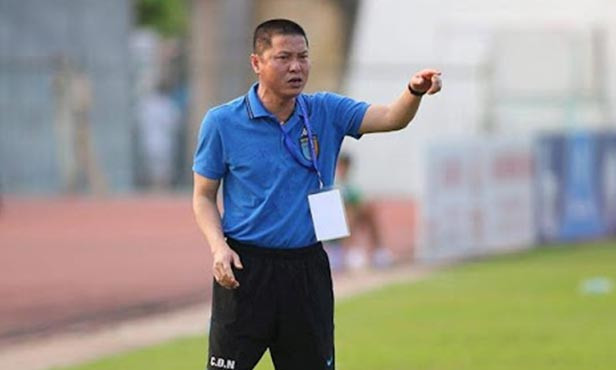 Hà Nội thanh lý hợp đồng HLV Chu Đình Nghiêm qua... đường bưu điện