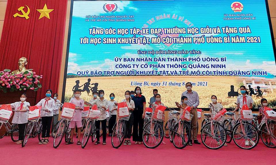 Uông Bí: Trao xe đạp, góc học tập cho 60 học sinh mồ côi, khuyết tật