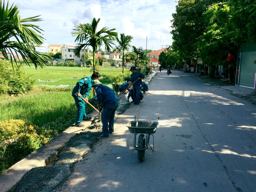 Xí nghiệp nước Quảng Yên (Công ty CP Nước sạch Quảng Ninh) đang nỗ lực hoàn trả mặt bằng bê tông tuyến ống D255, đảm bảo an toàn sạch đẹp cho bà con xã Hiệp Hoà vui Tết độc lập 2021