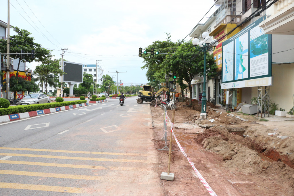 Dự án cải tạo nâng cấp nút giao Lê Hoàn đến nút giao đường Trần Hưng Đạo, phường Quảng Yên (TX Quảng Yên) có tổng mức đầu tư 5 tỷ đồng.