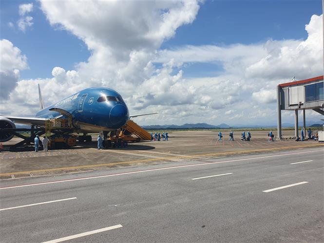 A Viet Nam airlines flights carrying 297 Vietnamese people from Japan lands at Van Don International Airport in the northern province of Quang Ninh on September 4, 2021.