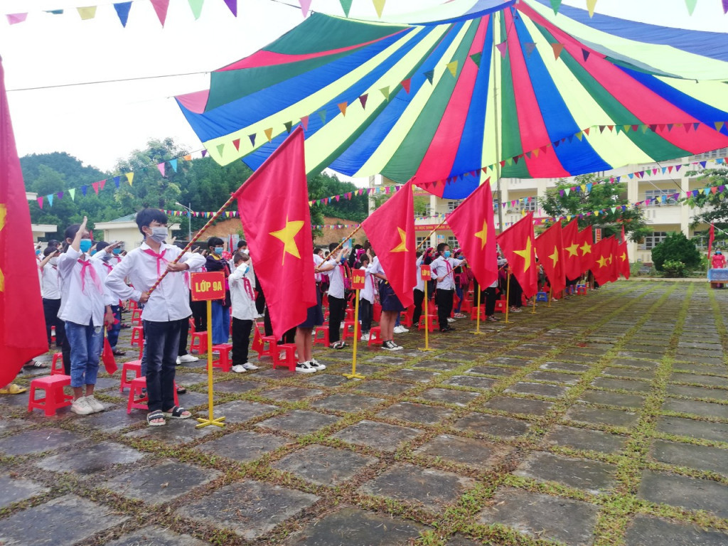 Với địa bàn an toàn, Quảng Ninh là một trong số ít những địa phương tổ chức khai giảng trực tiếp cho học sinh toàn tỉnh.