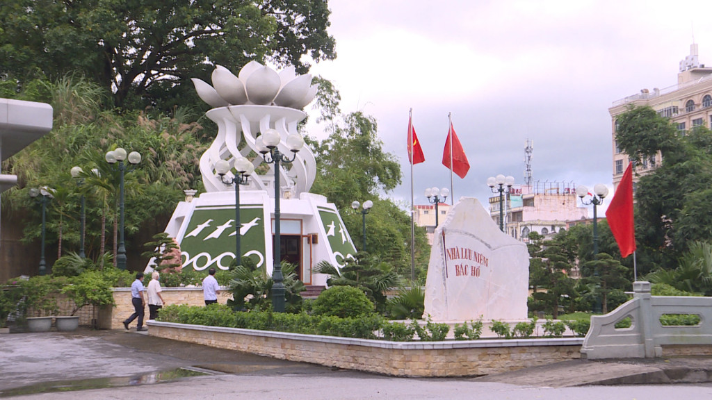 Nhà lưu niệm Bác Hồ bên cầu Bắc Luân.