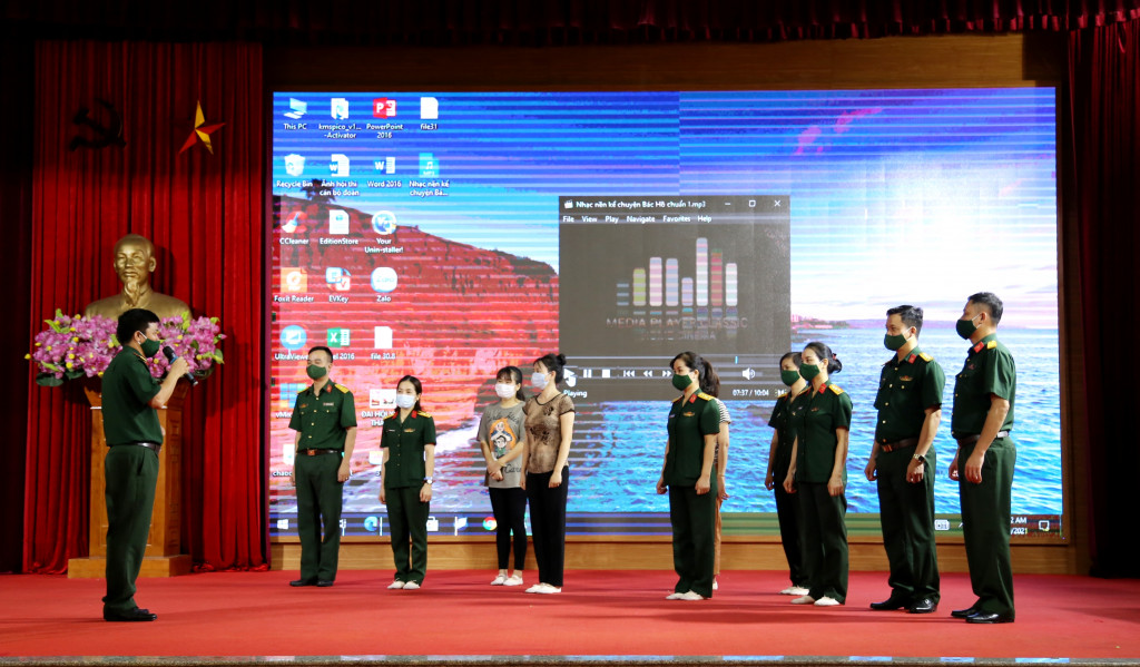 Một buổi luyện tập biểu diễn theo hình thức sân khấu hóa của Đội văn nghệ Bộ CHQS tỉnh.