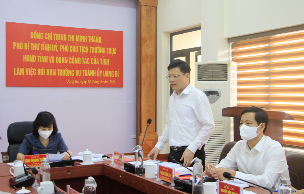 Lãnh đạo TP Uông Bí tiếp thu ý kiến phát biểu chỉ đạo của đồng chí Trịnh Thị Minh Thanh cùng đoàn công tác.