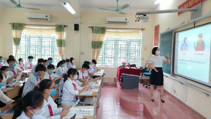 Tiết học tiếng Anh trong phòng học chức năng của Trường THCS Thị trấn Đầm Hà.