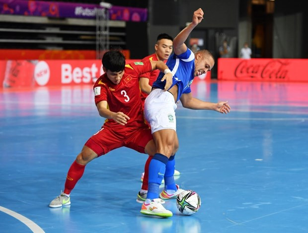 Tuyen futsal Viet Nam thua ung vien vo dich Brazil o Futsal World Cup hinh anh 2