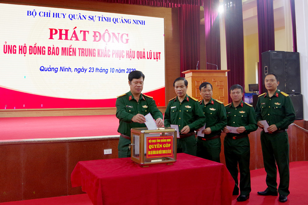 Bộ CHQS tỉnh Quảng Ninh phát động ủng hộ đồng bào miền Trung khắc phục hậu quả lũ lụt, ngày 23/10/2020.