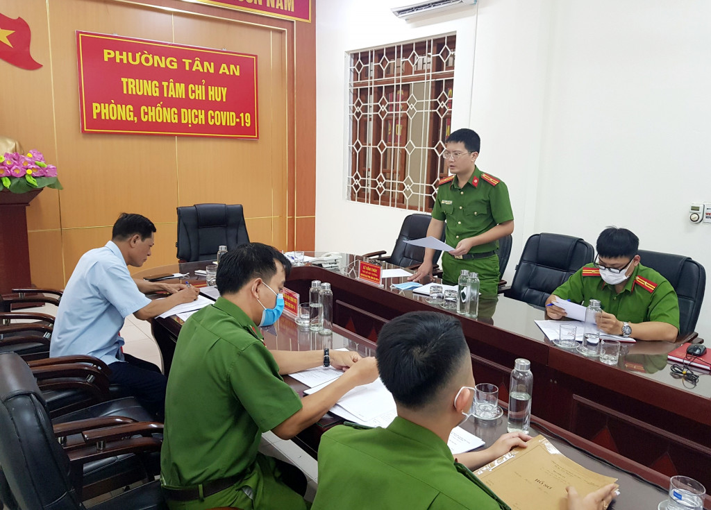 Đoàn kiểm tra liên ngành thuộc UBND TX Quảng Yên kiểm tra công tác PCCC tại phường Tân An.
