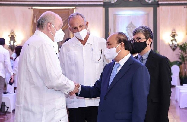 President Nguyen Xuan Phuc (front, right) receives Cuban Minister of Foreign Trade and Investment Rodrigo Malmierca Diaz in Havana on September 20 morning (local time). (Photo: VNA)