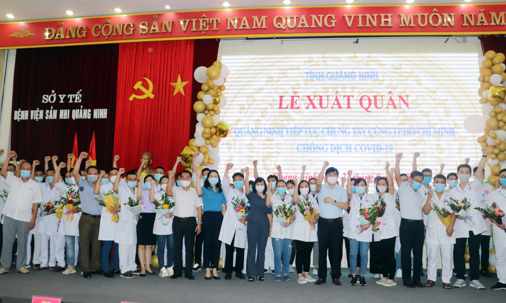 Lần xuất quân đợt 6, Quảng Ninh cử đoàn 500 cán bộ, nhân viên y tế tham gia chống dịch tại Thủ đô Hà Nội.
