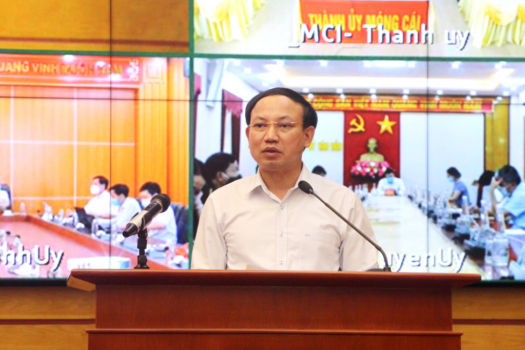 Đồng chí Nguyễn Xuân Ký, Ủy viên Trung ương Đảng, Bí thư Tỉnh ủy, Chủ tịch HĐND tỉnh phát biểu chỉ đạo tại hội nghị.