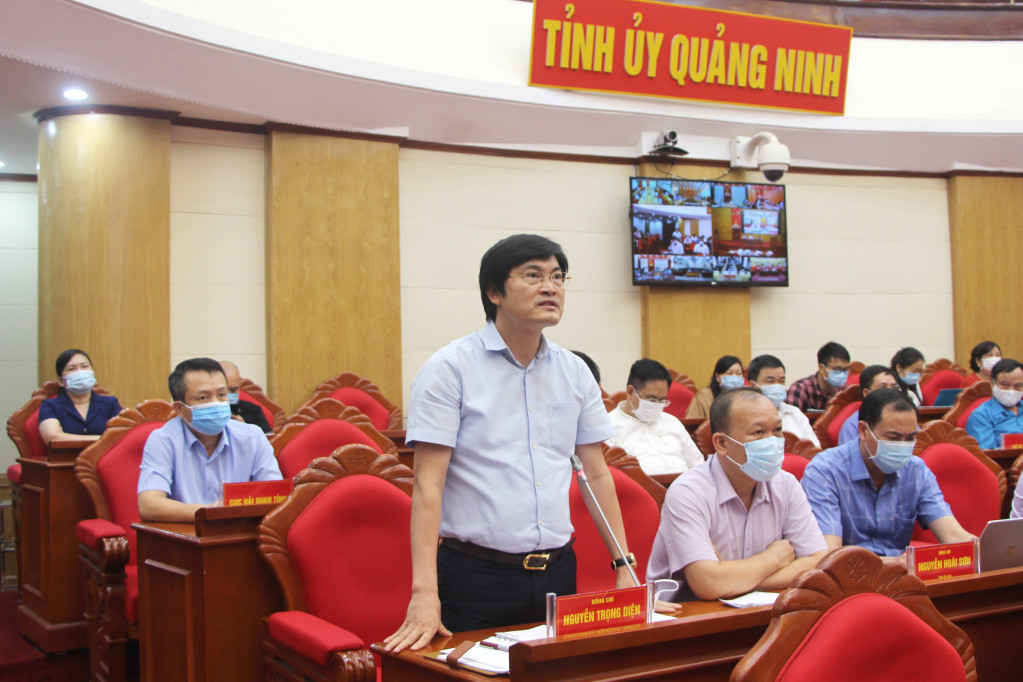 Đồng chí Nguyễn Trọng Diện, Giám đốc Sở Y tế phát biểu tại hội nghị.