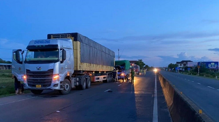 Tai nạn ở Quảng Trị: Ô tô tải đâm xe đầu kéo, phụ xe tử vong trong ca bin 1