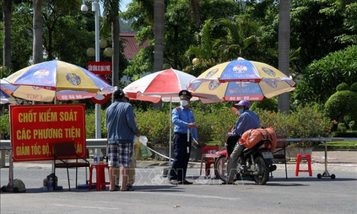 Đình chỉ công tác Bí thư Đảng ủy, Chủ tịch UBND, Trưởng Công an xã