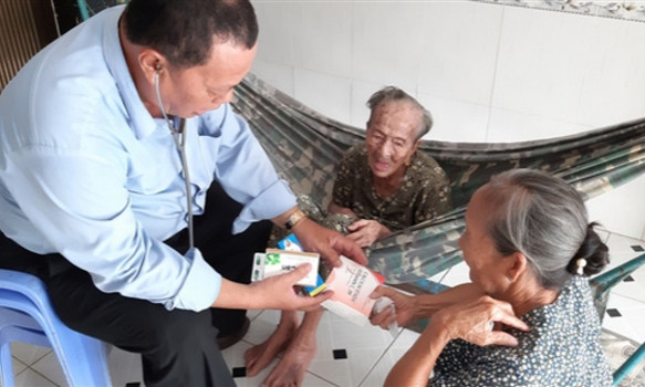 Truy tặng Huân chương Lao động cho 2 y bác sỹ tử vong vì chống dịch