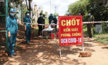 Tạm đình chỉ hai cán bộ xã để làm rõ trách nhiệm trong phòng, chống dịch