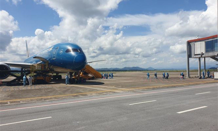 Viet Nam starts seven-day quarantine for fully vaccinated entrants in pilot program
