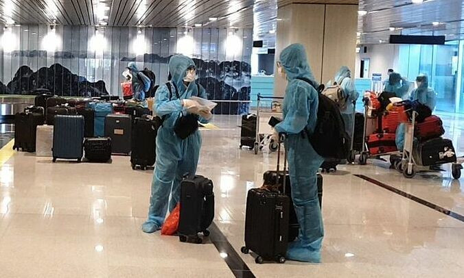 Vietnam welcomes first int'l flight under vaccine passport policy