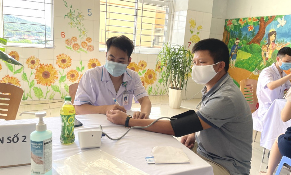 Người có bệnh lý nền cần lưu ý khi tiêm vắc-xin phòng Covid-19