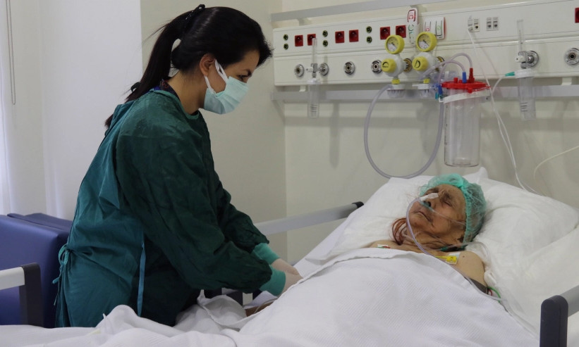 Cụ bà 116 tuổi ở Thổ Nhĩ Kỳ chiến thắng COVID-19