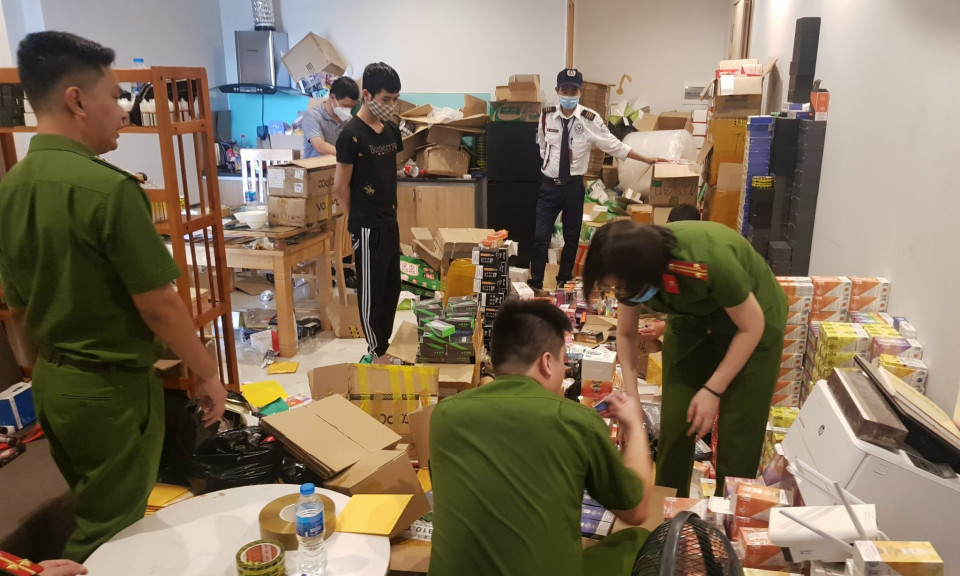 Công an Hạ Long phát hiện một lượng lớn thuốc lá điện tử