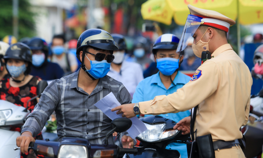 Từ sáng 8/9, người ra vào vùng 1 ở Hà Nội bắt buộc phải có giấy đi đường mới