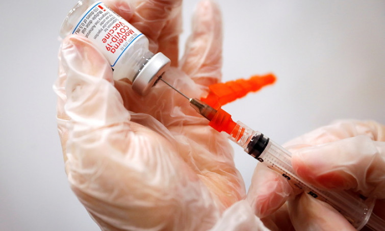 Tiêm trộn vaccine Pfizer và Moderna - giải pháp tình thế