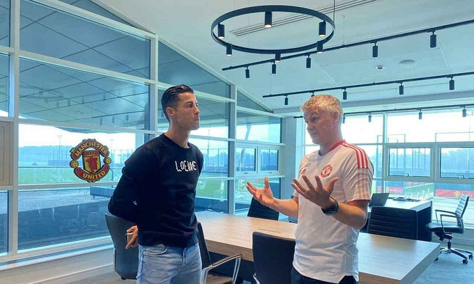 Ronaldo tập buổi đầu cùng Man Utd