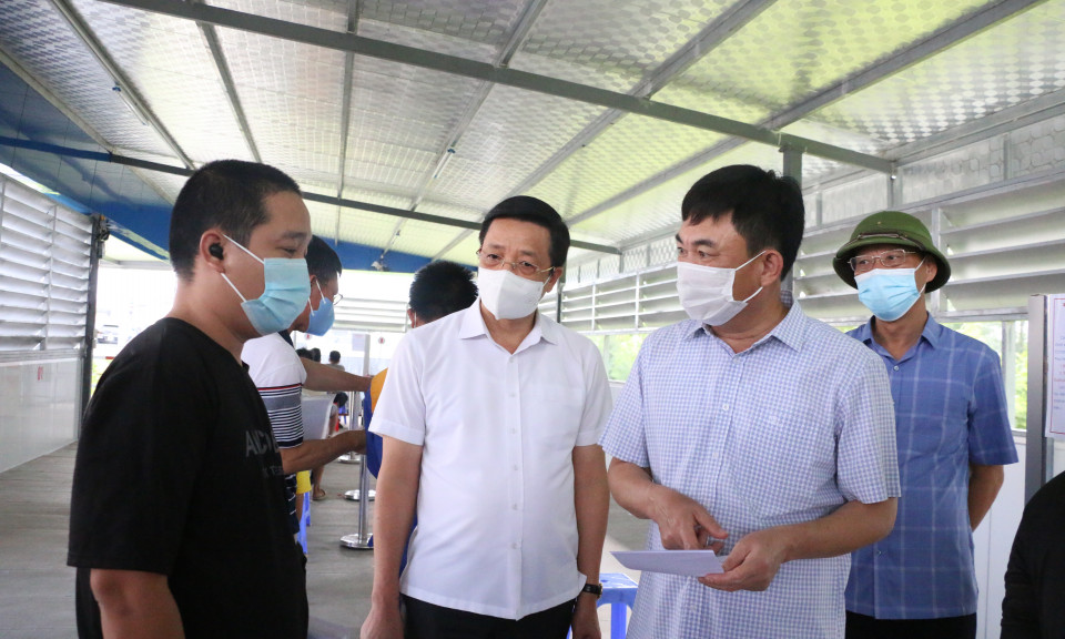 Phó Bí thư Thường trực Tỉnh ủy Ngô Hoàng Ngân kiểm tra công tác GPMB và phòng, chống dịch tại Quảng Yên