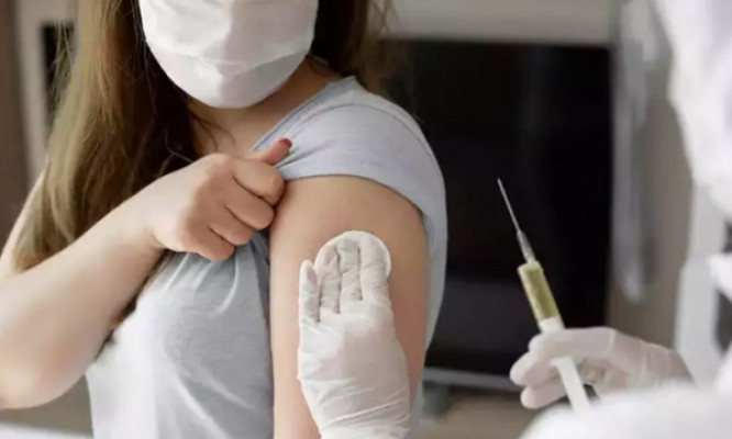 Phản ứng sau tiêm vắc xin Covid-19 giữa nam và nữ khác nhau thế nào?