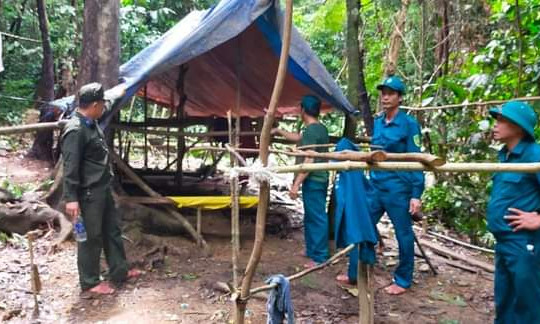 Nhóm thanh niên "lẻn" vào rừng Khe Đương khai thác vàng trái phép