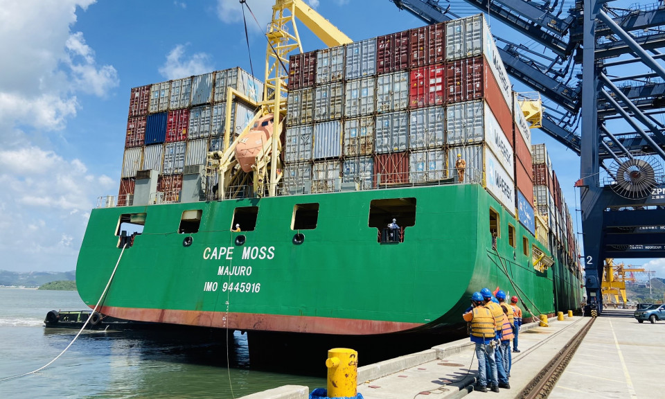 Cần chính sách "kích cầu" các hãng tàu container quốc tế