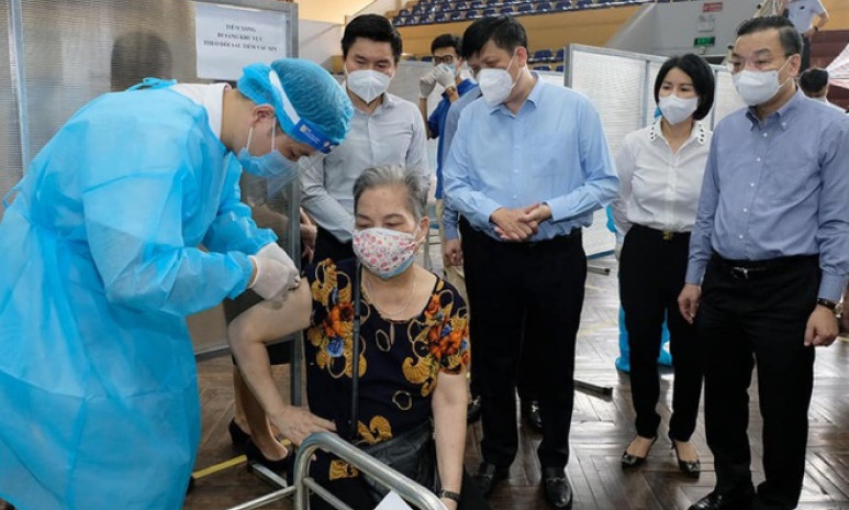 Bộ trưởng Y tế: Hà Nội tiêm vắc xin với công suất cao nhất từ trước tới nay 