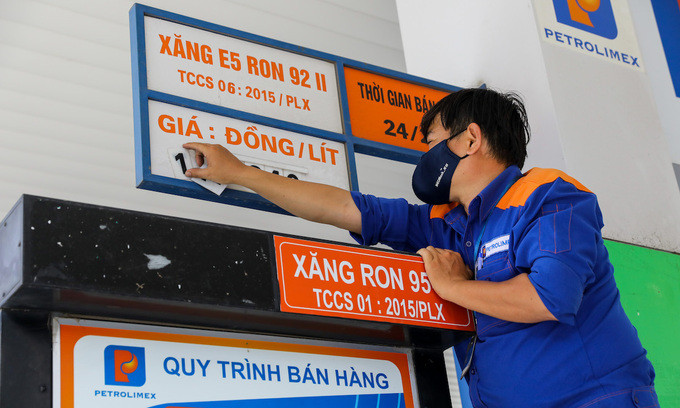 Giá xăng E5 RON 92 vượt 20.000 đồng/lít