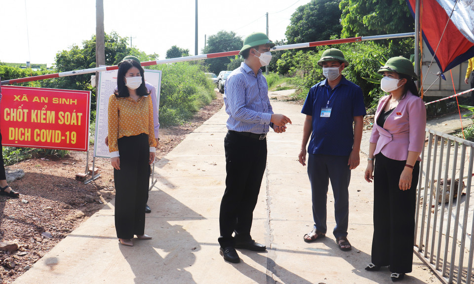 Đoàn ĐBQH tỉnh giám sát công tác phòng, chống dịch Covid-19 tại TP Uông Bí và TX Đông Triều