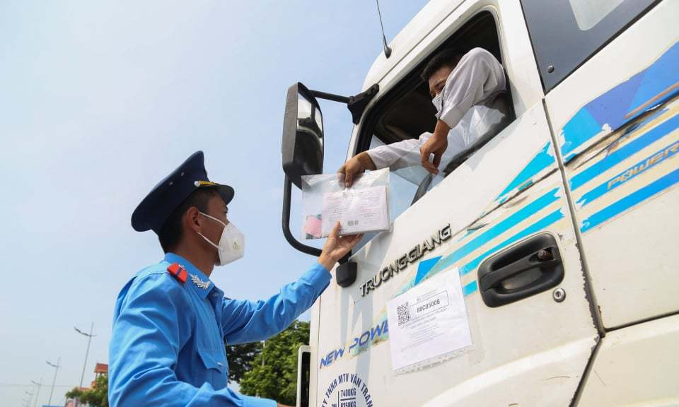 Xe chở hàng được cấp mã QR có cần thêm giấy đi đường?