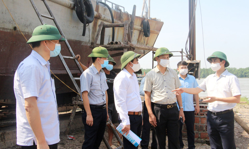 Lãnh đạo tỉnh kiểm tra việc triển khai lắp đặt thiết bị giám sát hành trình trong khai thác thủy sản tại TX Quảng Yên