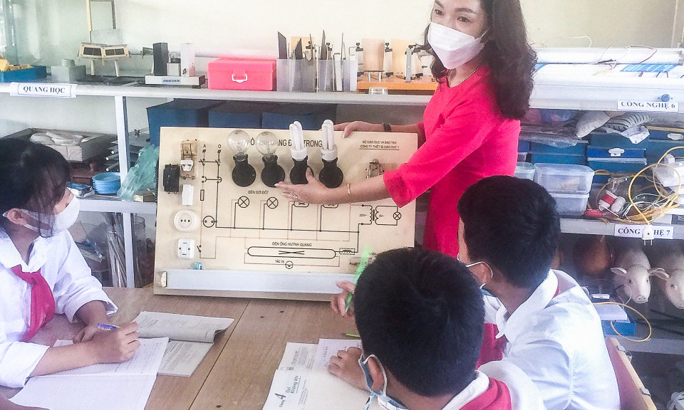Nâng cao chất lượng đội ngũ cán bộ, giáo viên