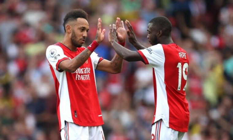 Arsenal thắng trận đầu tiên ở Ngoại hạng Anh