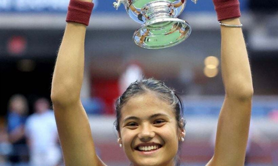 Tay vợt 18 tuổi vô địch US Open, lập kỳ tích lịch sử